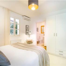 3 Bedroom Villa with Pool, Terrace and Sea Views near Vinisce, Sleeps 7